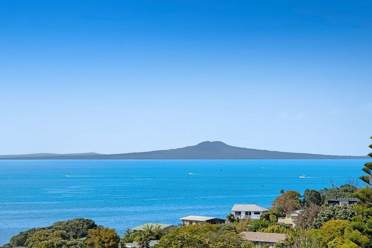 Photo of property in 1435 Whangaparaoa Road, Army Bay, Whangaparaoa, 0930