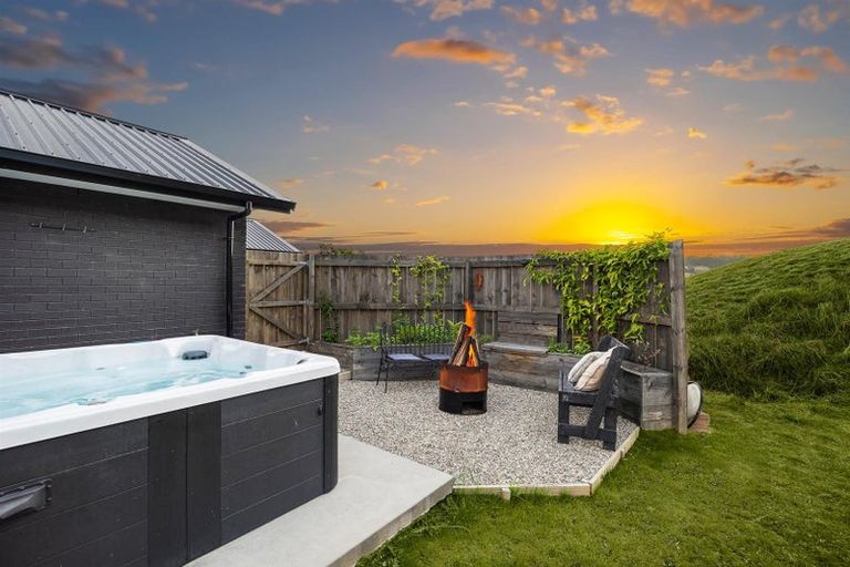 Photo of property in 1056 Peak Road, Helensville, 0875