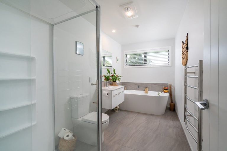 Photo of property in 11 Lochinvar Lane, Acacia Bay, Taupo, 3385