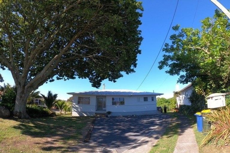Photo of property in 15 Murray Road, Te Atatu Peninsula, Auckland, 0610
