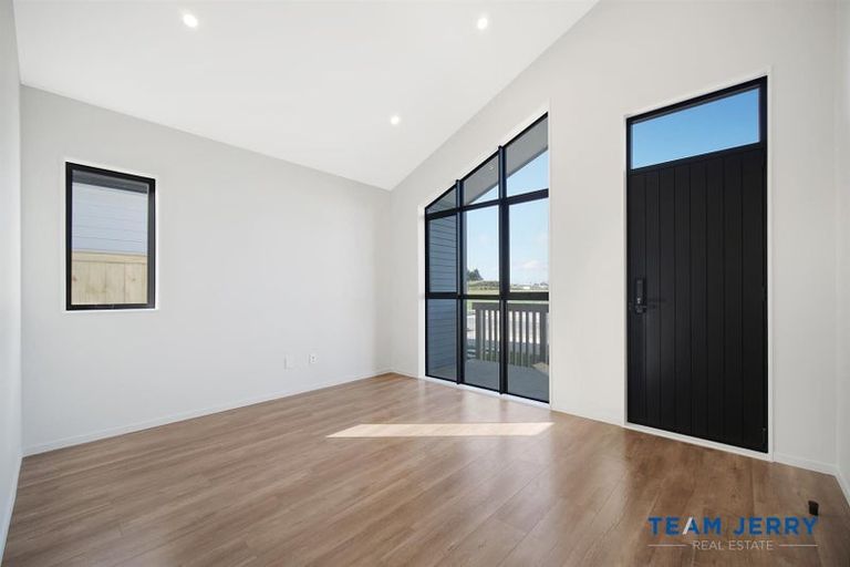 Photo of property in 27 Huringa Road, Karaka, 2113