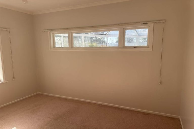 Photo of property in 5 Hollies Crescent, Johnsonville, Wellington, 6037