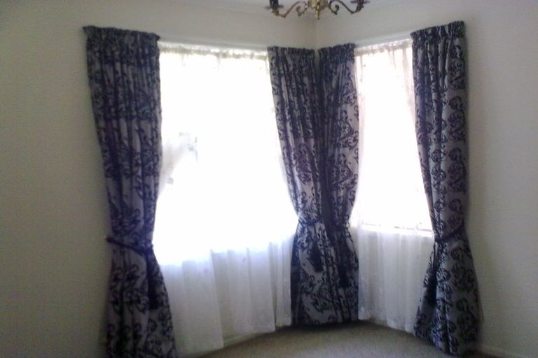 Photo of property in 3 Tanera Crescent, Brooklyn, Wellington, 6021