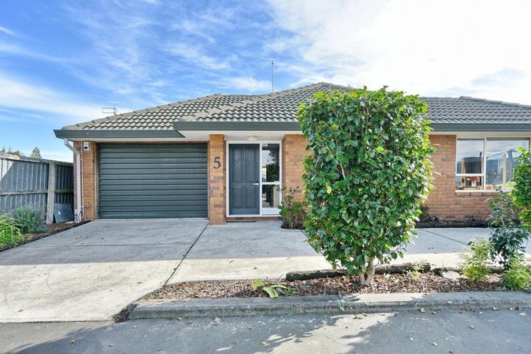 Photo of property in 5 Rossiter Avenue, Redwood, Christchurch, 8051