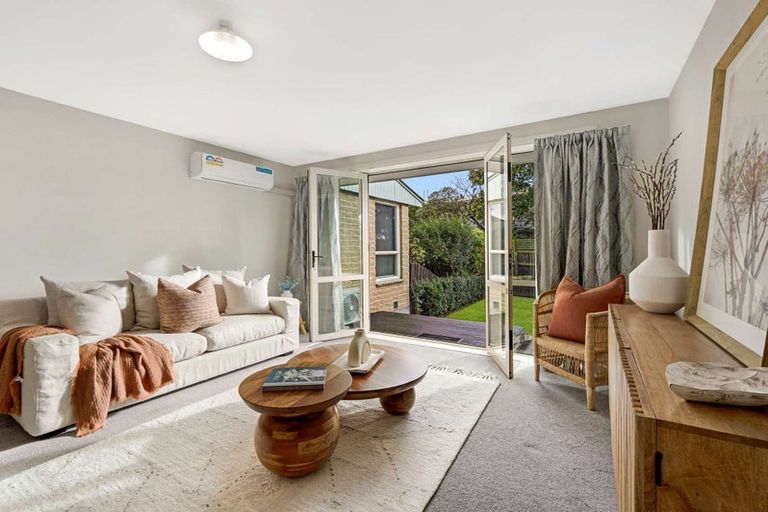 Photo of property in 2/43 Whitmore Street, Edgeware, Christchurch, 8013