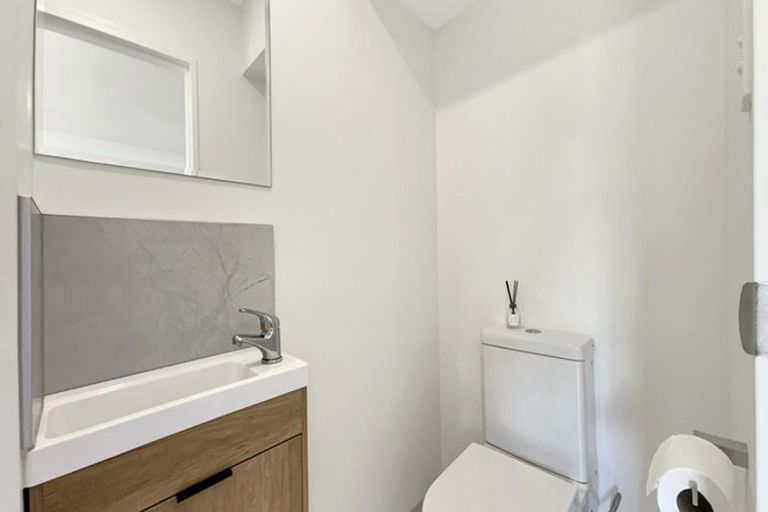 Photo of property in 4/17 Rewarewa Road, Te Atatu Peninsula, Auckland, 0610