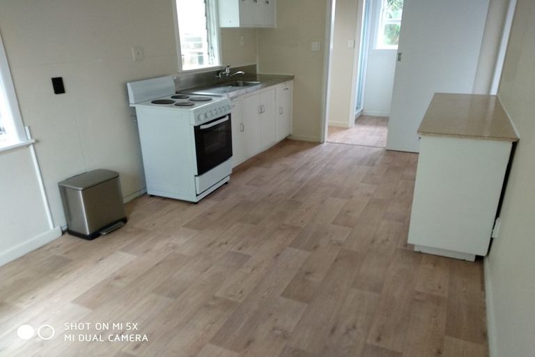 Photo of property in 88 Newlands Road, Newlands, Wellington, 6037