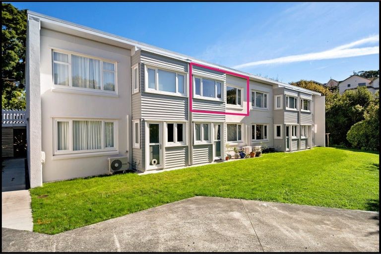 Photo of property in 2/18 Agra Crescent, Khandallah, Wellington, 6035