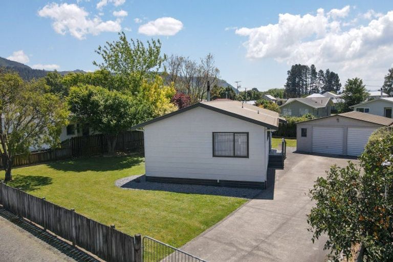Photo of property in 12 Matthew Place, Kawaha Point, Rotorua, 3010