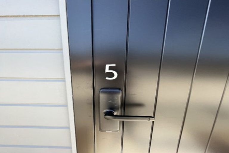 Photo of property in 5/241 Don Buck Road, Massey, Auckland, 0614