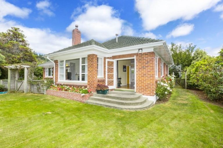 Photo of property in 14 Mangaroa Hill Road, Maoribank, Upper Hutt, 5018