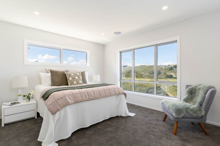 Photo of property in 9 Pine Hill Rise, Glenside, Wellington, 6037