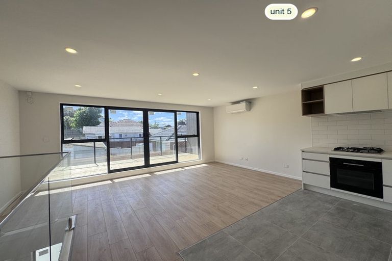 Photo of property in 45 Miro Street, New Lynn, Auckland, 0600