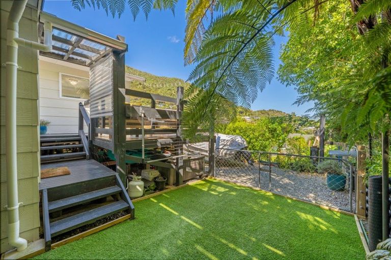 Photo of property in 12 Arthur Crescent, Waikawa, Picton, 7220