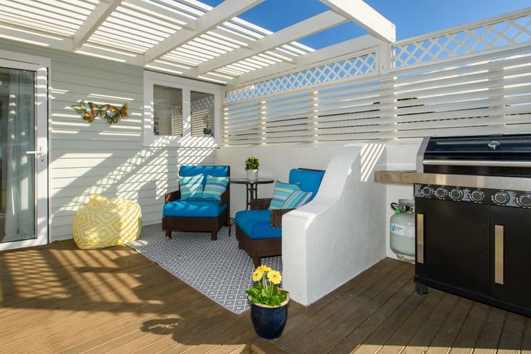 Photo of property in 21a Crescent Road, Otumoetai, Tauranga, 3110