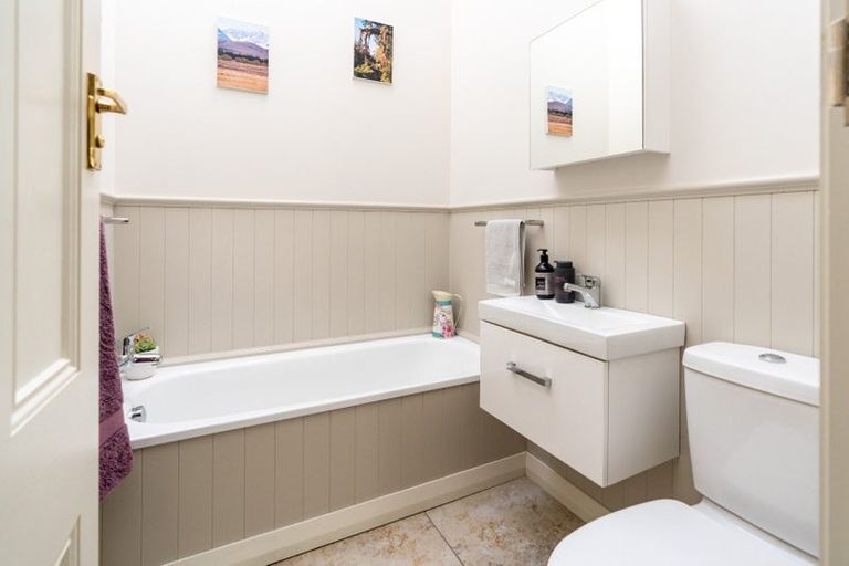 Photo of property in 13 West Road, Northland, Wellington, 6012