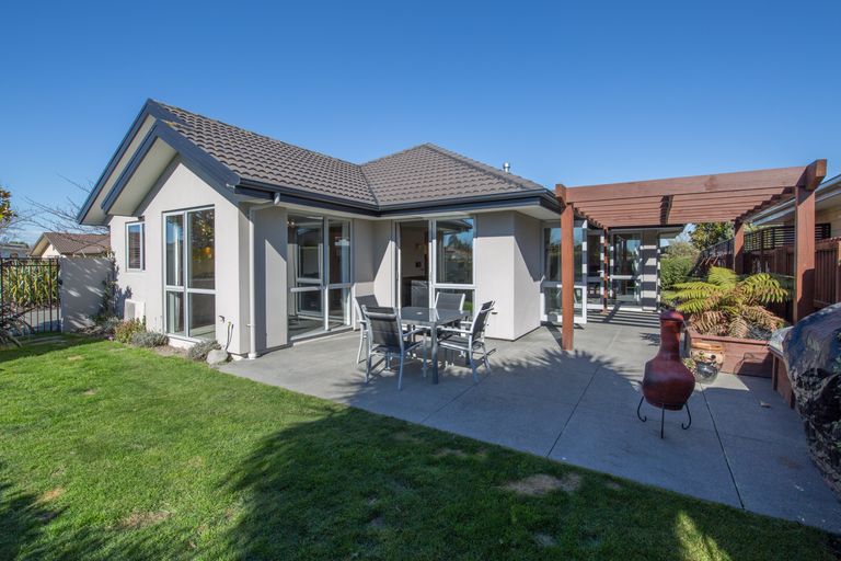 Photo of property in 18 Fantasia Gardens, Northwood, Christchurch, 8051