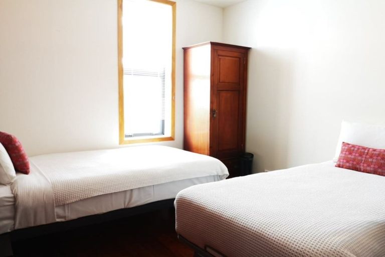 Photo of property in 274 Queens Drive, Lyall Bay, Wellington, 6022