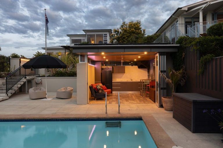 Photo of property in 12 George Street, Hospital Hill, Napier, 4110