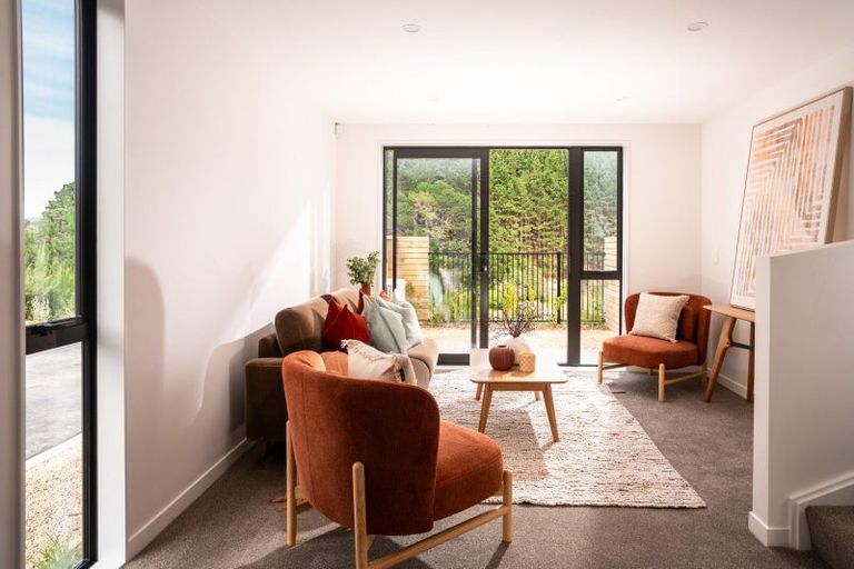 Photo of property in 90 Ara Paiwhenua, Tawa, Wellington, 5028