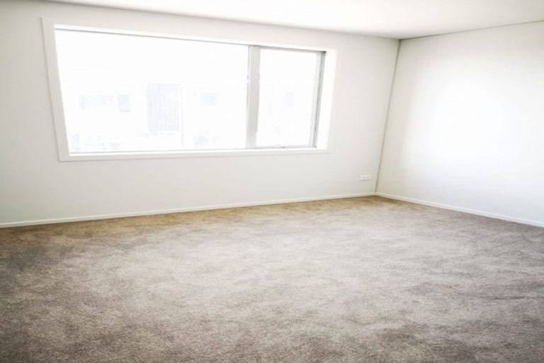 Photo of property in 1 Folkes Lane, New Lynn, Auckland, 0600