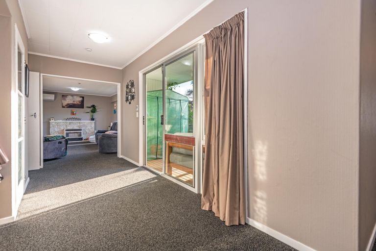 Photo of property in 15 Acacia Street, Kelvin Grove, Palmerston North, 4414