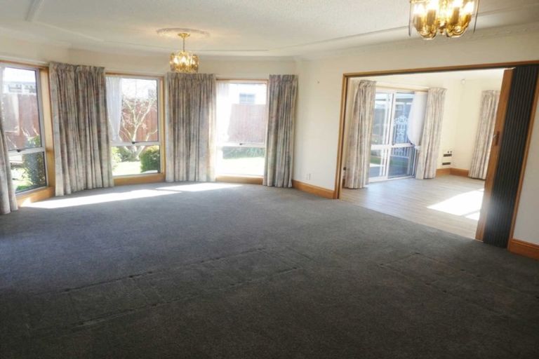 Photo of property in 7 Broadfell Avenue, Avonhead, Christchurch, 8042