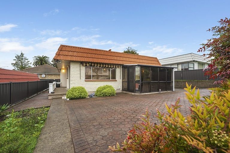 Photo of property in 1 Mahoe Street, Melville, Hamilton, 3206