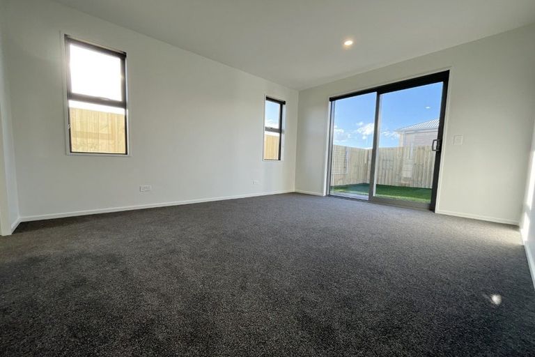 Photo of property in 21 Rita Angus Road, Belfast, 8051