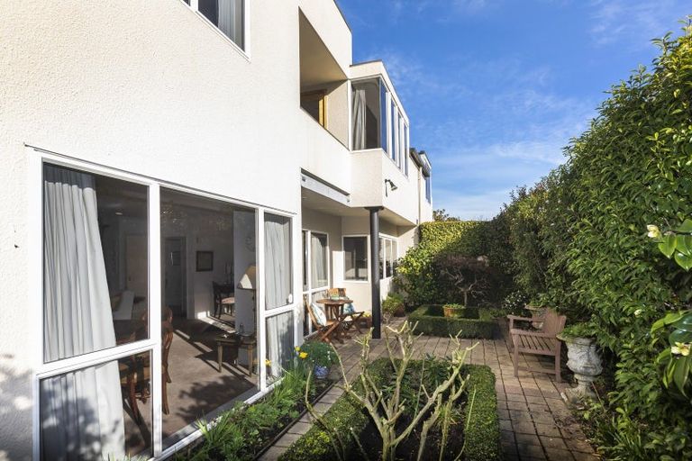 Photo of property in 3/33 Holly Road, St Albans, Christchurch, 8014