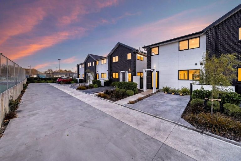 Photo of property in 4/8 Matata Place, Dallington, Christchurch, 8061