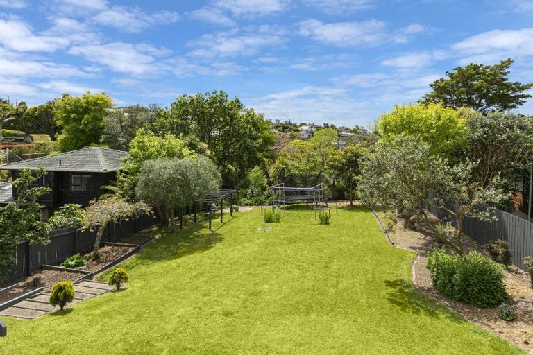 Photo of property in 21 Hebron Road, Waiake, Auckland, 0630