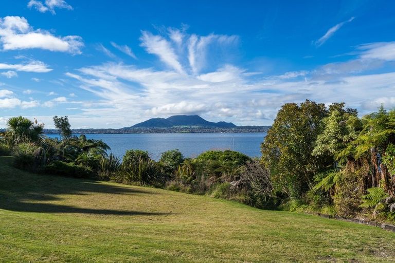 Photo of property in 19 Te Kopua Street, Acacia Bay, Taupo, 3330