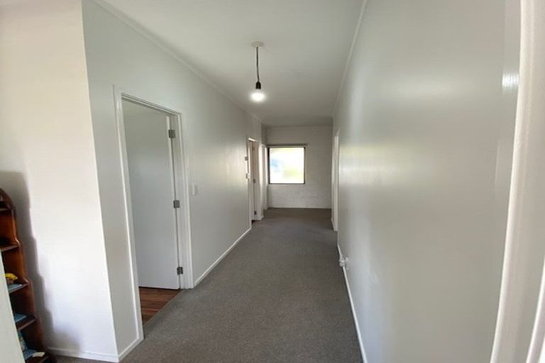 Photo of property in 2/21 Scarboro Terrace, Murrays Bay, Auckland, 0630