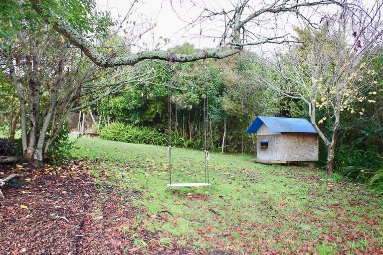 Photo of property in 58 Taipari Road, Te Atatu Peninsula, Auckland, 0610