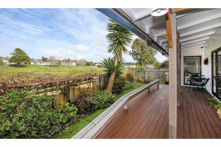 Photo of property in 2/28 Fairdale Place, Birkdale, Auckland, 0626