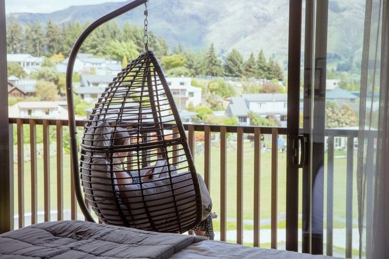 Photo of property in 50 Kings Drive, Wanaka, 9305