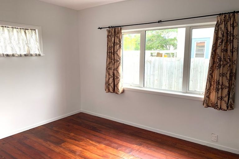Photo of property in 23 Margan Avenue, New Lynn, Auckland, 0600