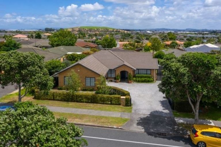 Photo of property in 201 Kilkenny Drive, East Tamaki Heights, Auckland, 2016