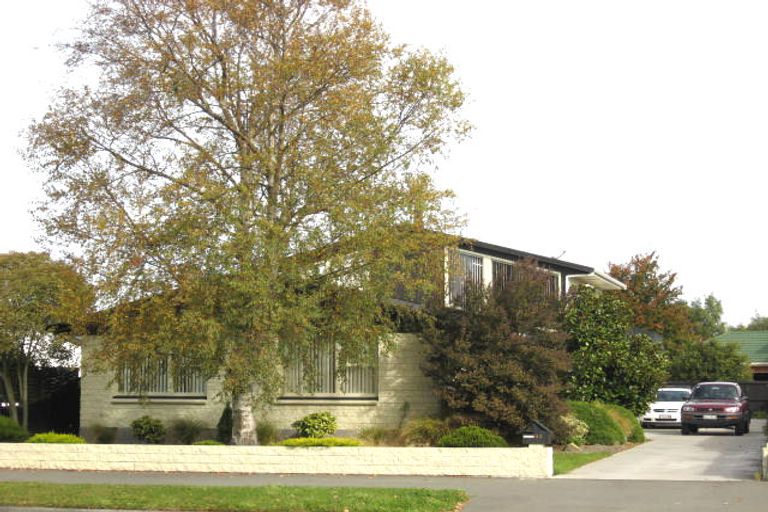 Photo of property in 93 Memorial Avenue, Ilam, Christchurch, 8053