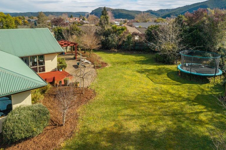 Photo of property in 21 Harcourt Place, Wakefield, 7025