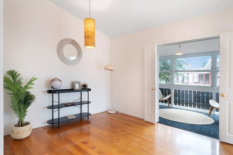 Photo of property in 174 Don Buck Road, Massey, Auckland, 0614