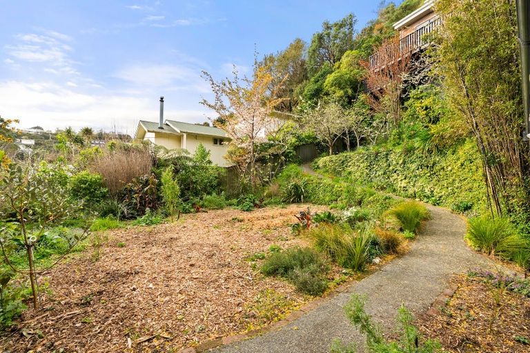 Photo of property in 19 Kaitawa Road, York Bay, Lower Hutt, 5013