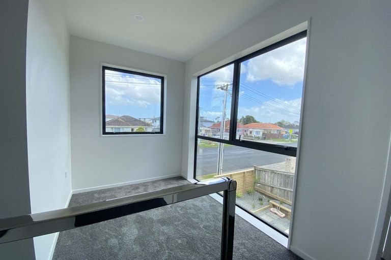 Photo of property in 42 Lavelle Road, Henderson, Auckland, 0612