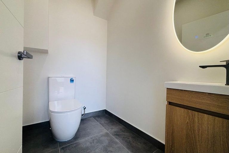 Photo of property in 21e Putini Road, Mangere Bridge, Auckland, 2022