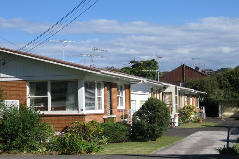 Photo of property in 1/26 Bute Road, Browns Bay, Auckland, 0630