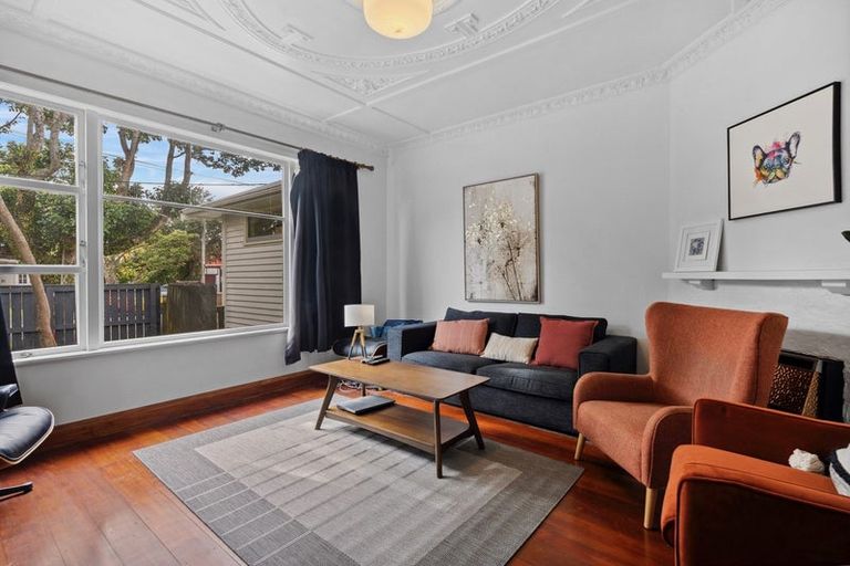 Photo of property in 2/14 Guthrie Street, Waterloo, Lower Hutt, 5011