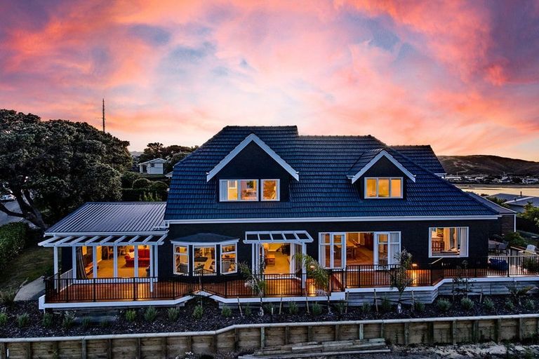 Photo of property in 53 Seaview Road, Paremata, Porirua, 5024