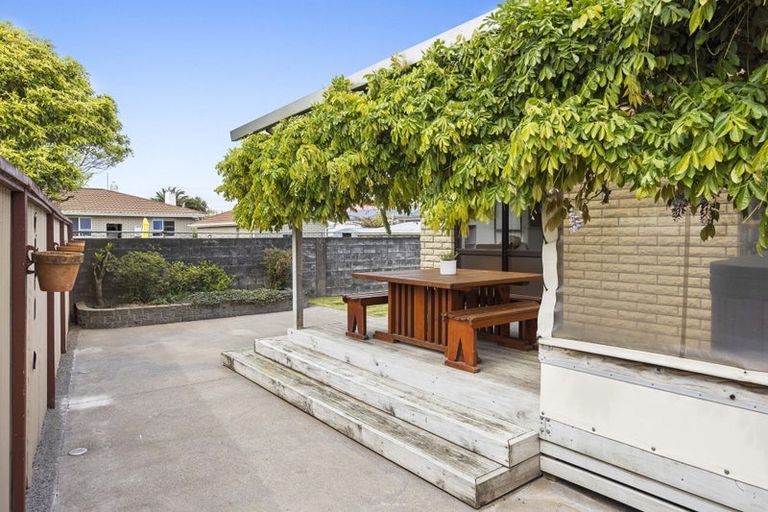 Photo of property in 10 Kamahi Avenue, Hawera, 4610