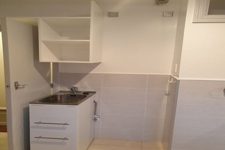 Photo of property in 111 Ruskin Road, Newlands, Wellington, 6037